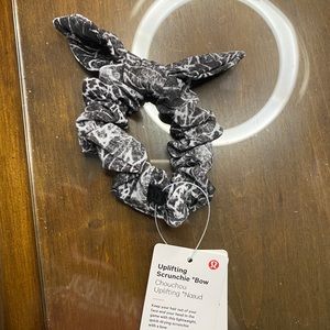 Lululemon bow srunchie